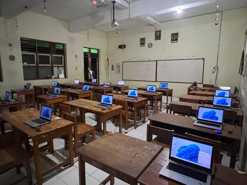 Laptop Pelatihan di Ruang Kelas