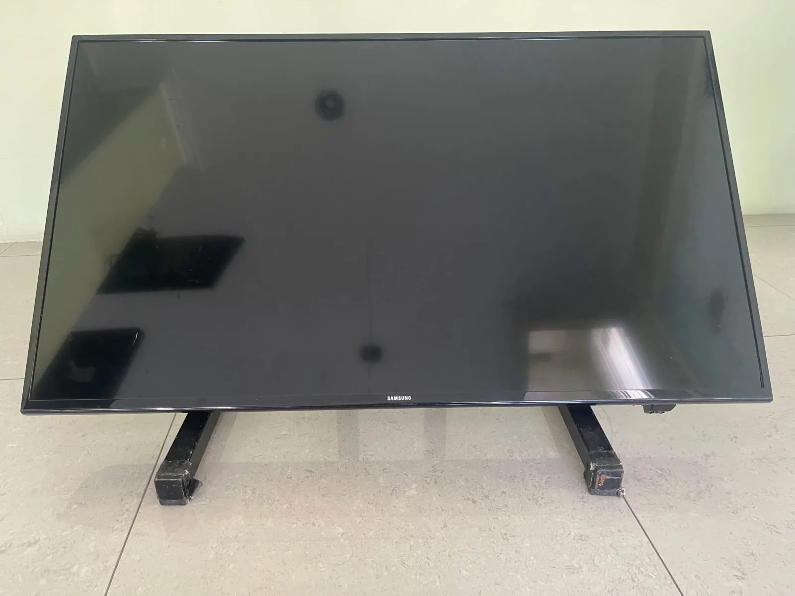 LED TV 43" + Standing Bracket - A&K Multimedia Pro