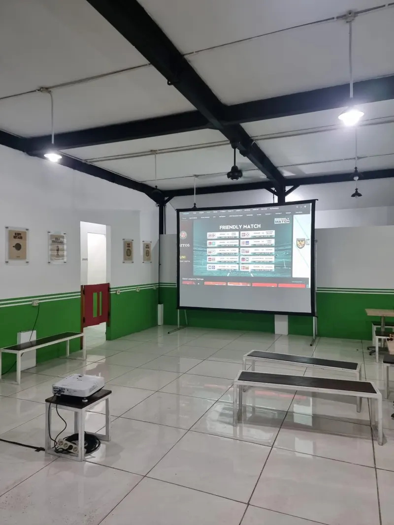 Screen Proyektor Tripod 70" - A&K Multimedia Pro